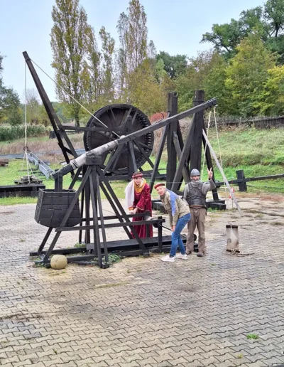 Een oude waterpomp, waar men nog met de hand dient te pompen